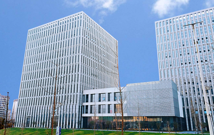 深圳市龙盛轩家具有限公司商用办公家具多系列选型与场景适配指南